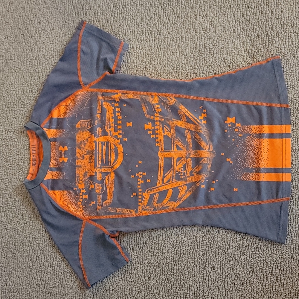 Boys fitted Under Armour shirt Size Youth Medium